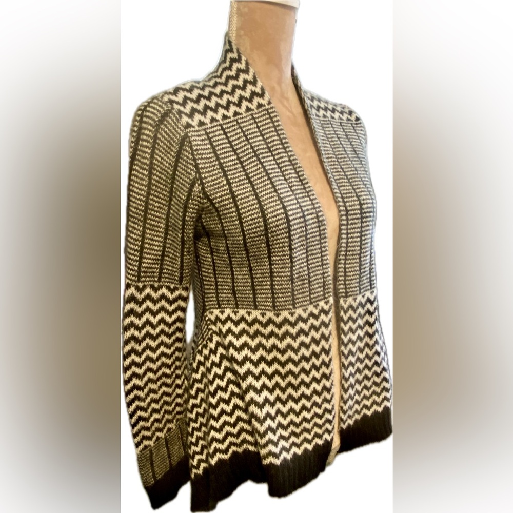 Charlotte Russe Black and White Chevron Cardigan - Picture 1 of 6